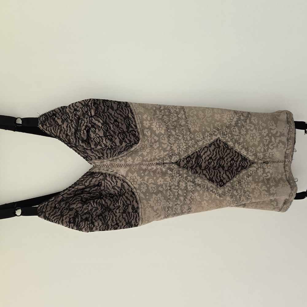 Elegant Lace Shapewear in Black and Tan